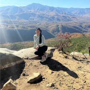 Meet your Posher, Alexis